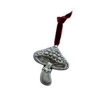 Load image into Gallery viewer, Ornament - Toadstool